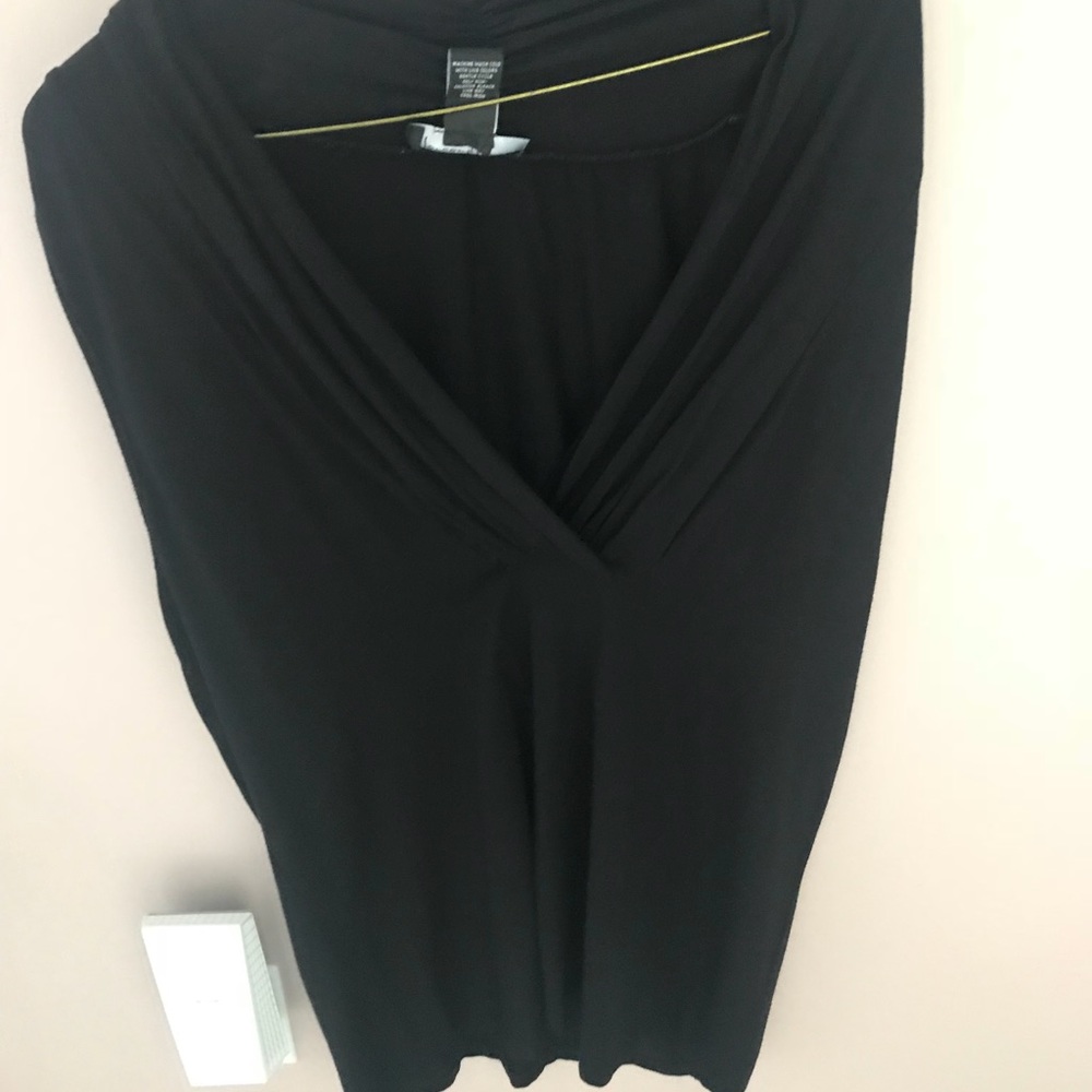 Sleeveless v neck top